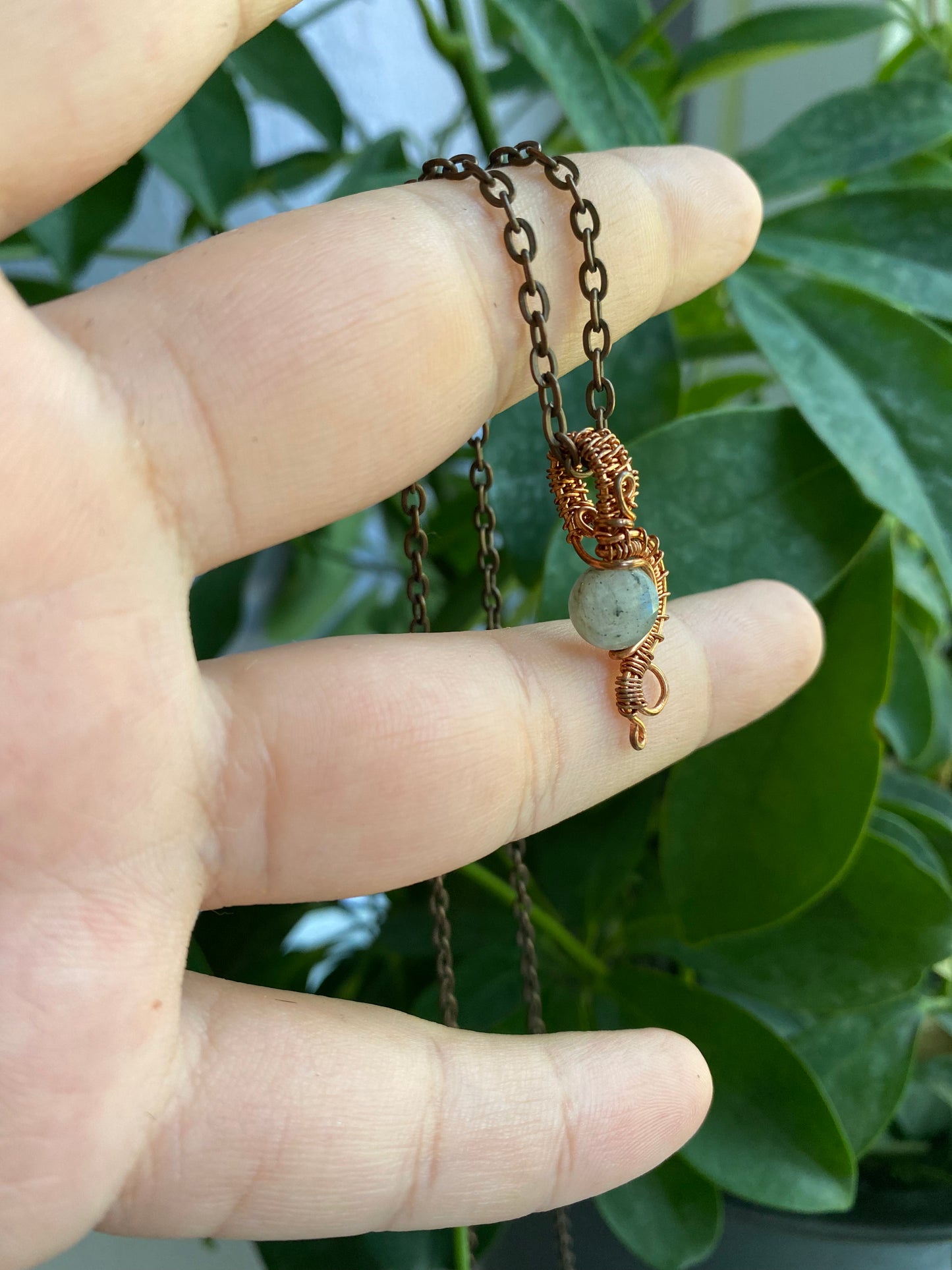 Elegant Labradorite Crystal Pendant - A Touch of Magic
