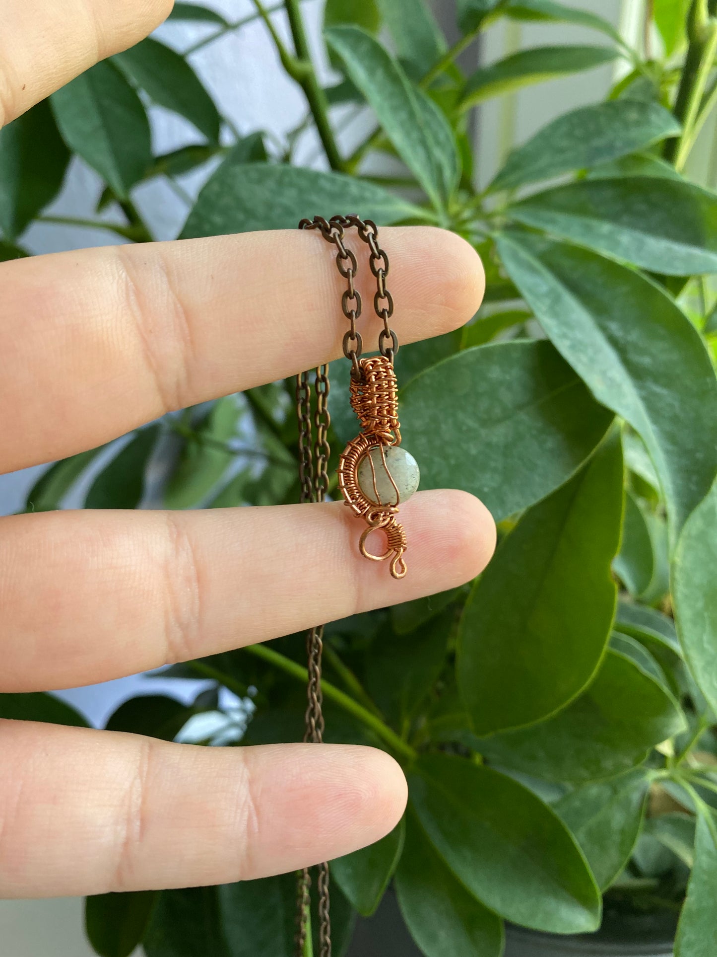 Elegant Labradorite Crystal Pendant - A Touch of Magic